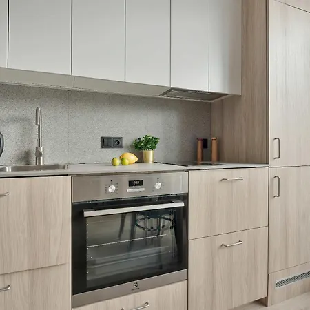 Bright & Cozy With Parking And Balcony By Renters Appartement