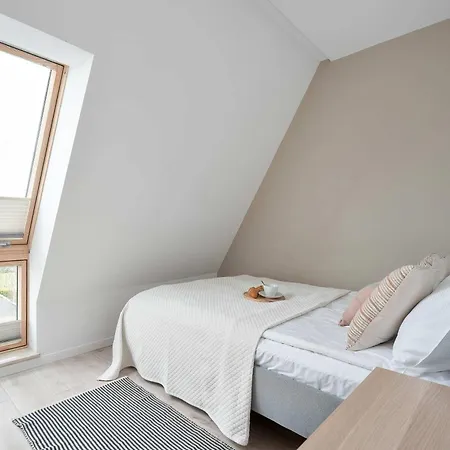 Bright & Cozy With Parking And Balcony By Renters Appartement *